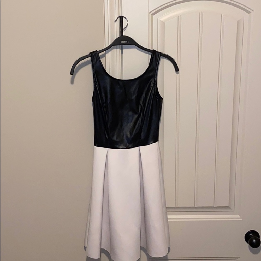 Black and white dress 🤍🖤!